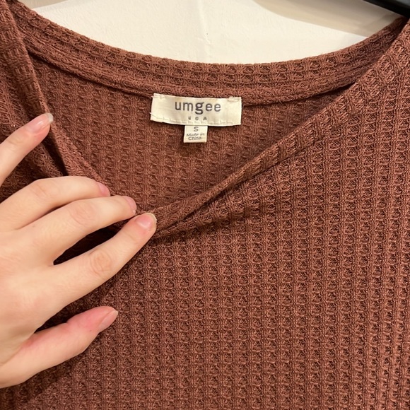 Umgee Long Sleeve patchwork pattern sleeves. Size small - Picture 4 of 5